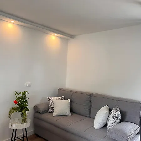 House Roza With 2 Apartment