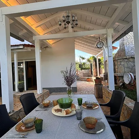 Apartment House Roza With 2 Trogir