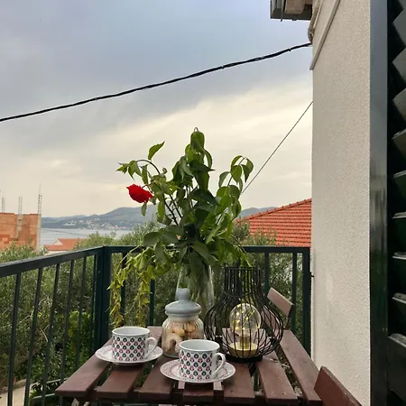 House Roza With 2 Apartment Trogir